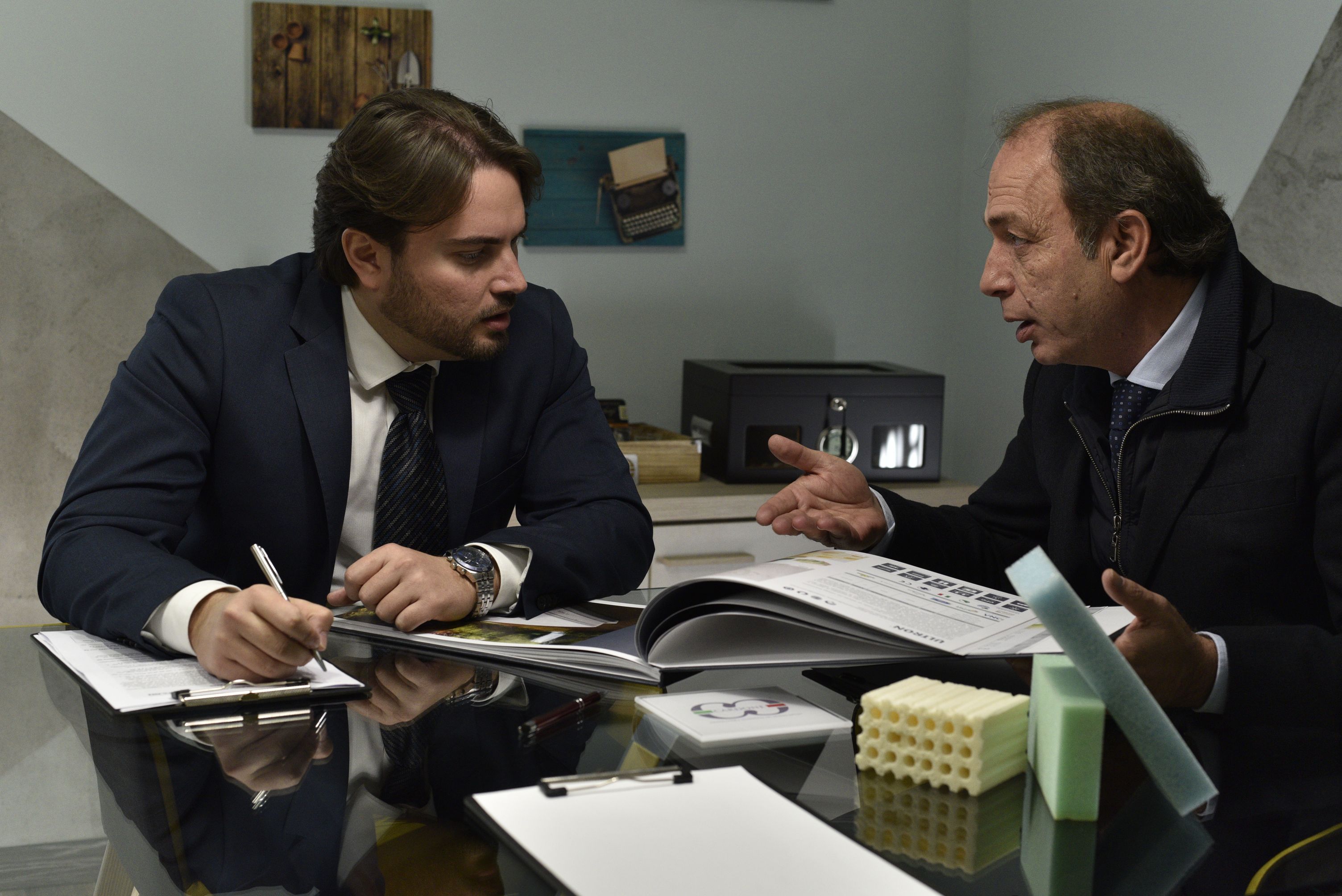 Gianni e Antonio Cardone al lavoro, a confronto su materiali e progetti